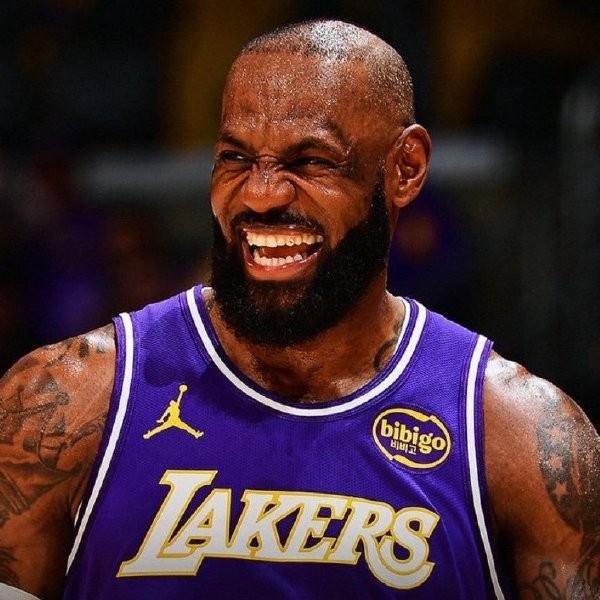 星空体育app官方网站-虎头蛇尾，詹姆斯19中9得24分5板3助，上半场20分下半场仅4分